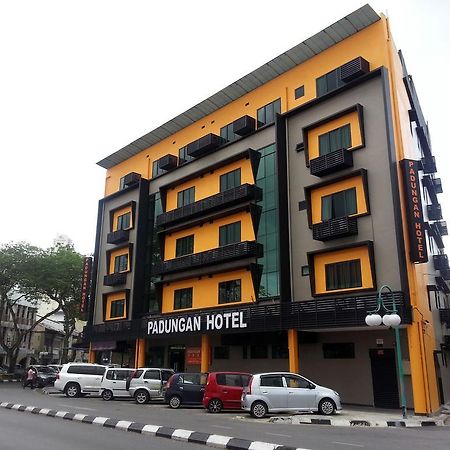 Padungan Hotel Kuching Exteriör bild