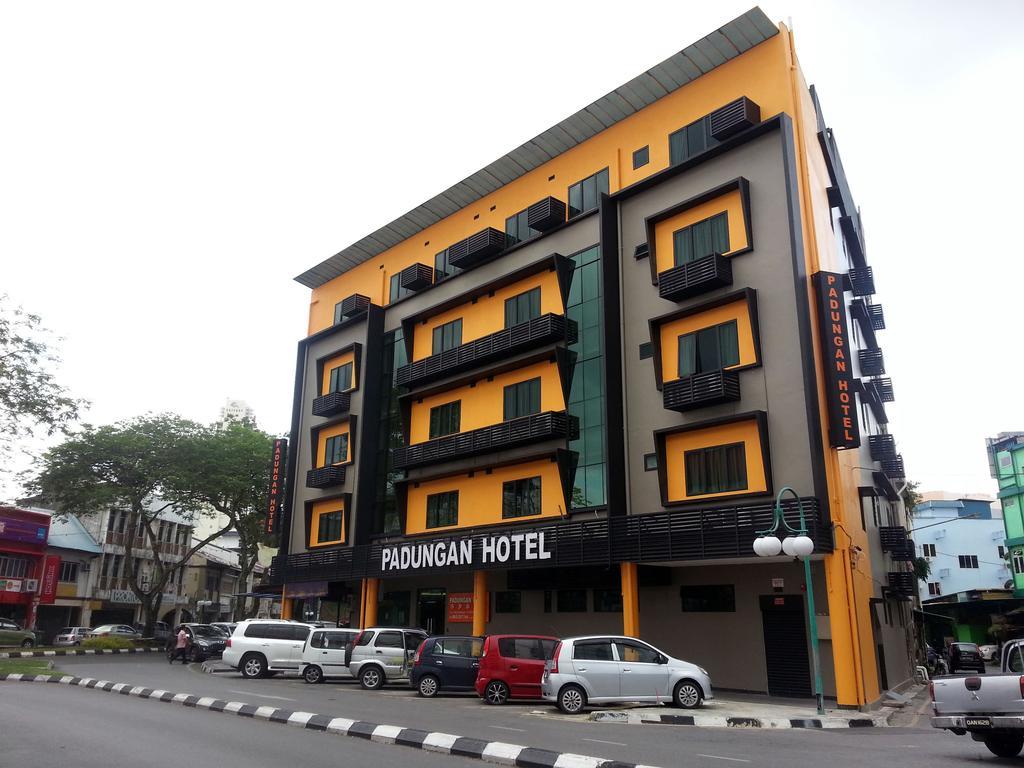 Padungan Hotel Kuching Exteriör bild