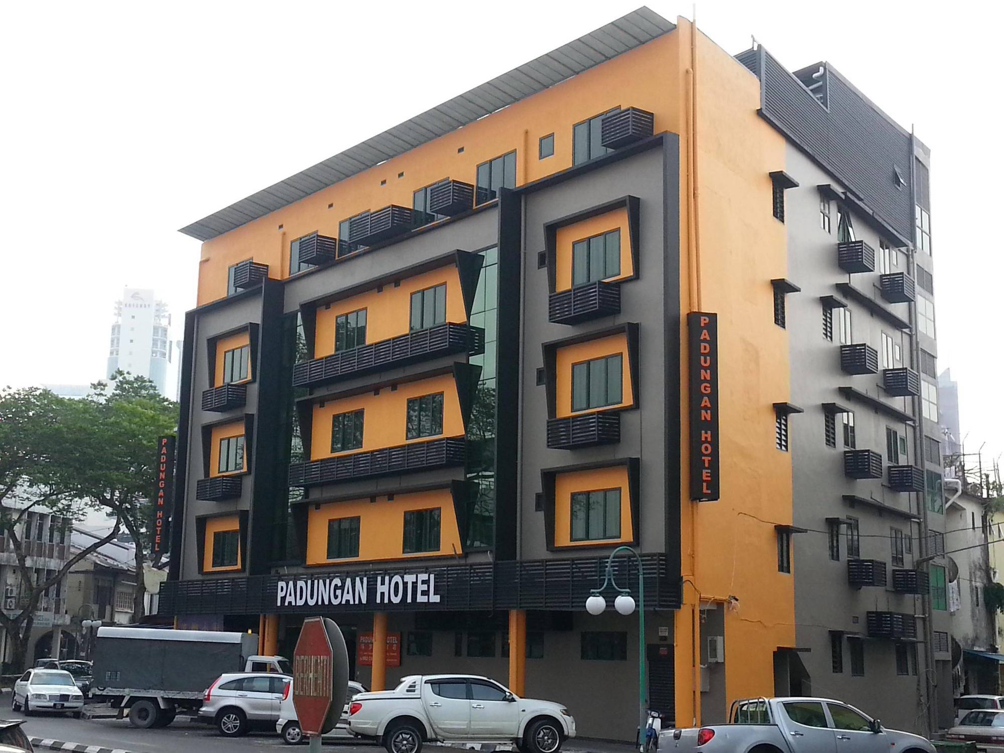 Padungan Hotel Kuching Exteriör bild